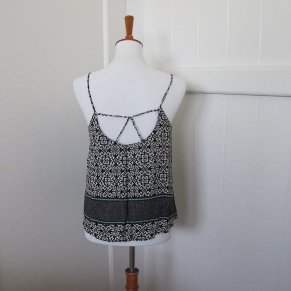 3/$15 Sans Souci | Skinny Strap  Multi Back Strap Detail Top - Picture 7 of 9